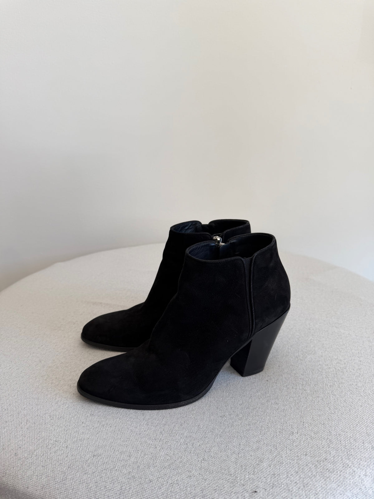 Vero Cuoio Suede Black Booties
